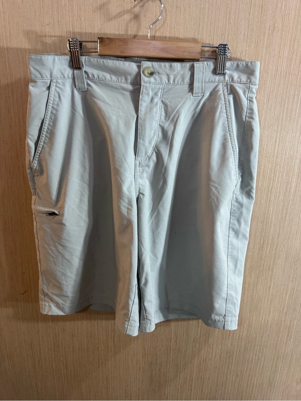 Men's Columbia PFG Light Gray 10 Inch Casual Shorts Size 32
